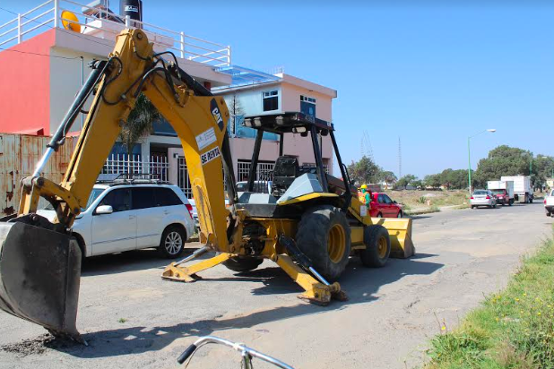 Resuelven problema de inundación en calles de Tetla